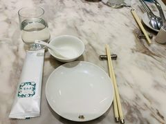 餐具摆设-香港百合居(LCM置汇旭辉广场店)