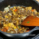 一个锅两种滋味