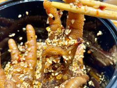 人气麻辣鸡爪-金块块云南小吃