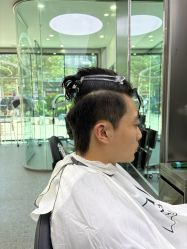 -MOVAN  HAIR莫凡匠人发型屋