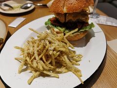 27特色牛肉汉堡-HELLO 27 意面·沙拉·帕尼尼