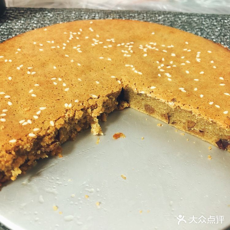 加入红糖搅拌 再加鸡蛋打发，这个很重要，我是手打