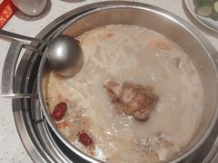 -三人行骨头王火锅(长寿店)