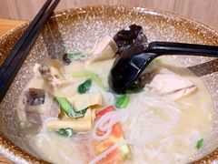 -蒙自源米线大王(东站店)