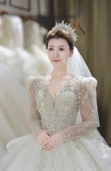 点击看大图 -爱伊人婚纱礼服美妆馆