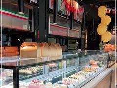 面包甜点陈列柜-YUMI芽米·法式烘焙·咖啡(文化宫店)