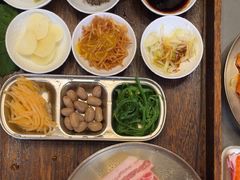 -围炉肉舍•炭烤活鳗•丹东海鲜烤肉(步行街店)