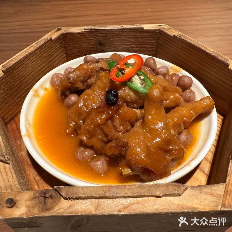 同庆楼内的庆小粤