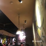 装修比较简单，光线有点黑，整体还是有些不一样的格调