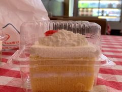 -红宝石·鲜奶小方·海派西点房(南丹店)
