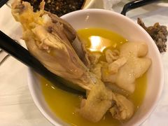 -鲜入围煮花胶鸡海鲜火锅