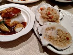 活鲍鱼捞饭-小船渔村•大连菜•大连焖鱼(黄河路店)