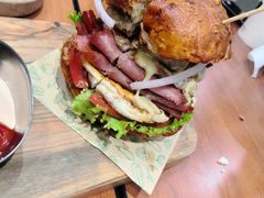 双蛋指椒牛肉汉堡-魏斯理汉堡(西安沣东吾悦店)