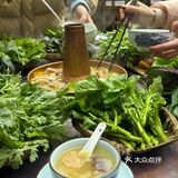 不愧是散养的跑山鸡味道就是好吃，鸡肉还是被烟熏过的