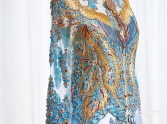 蓝色中式嫁衣太美，吹爆这马来褂  它是结合了中式工艺