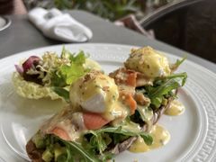 熏三文鱼牛油果鸡蛋开放三文治-Mogul Eatery·大亨餐酒馆