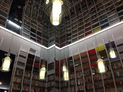 -钟书阁(松江泰晤士小镇店)