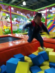 -维佳童话镇演出现场(徐东店)
