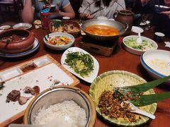 -老滇山寨•云南特色菜•地方菜•民族风情歌舞表演(金碧店)