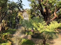 -Chom Cafe and Restaurant