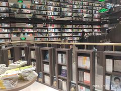 -钟书阁(群光广场店)