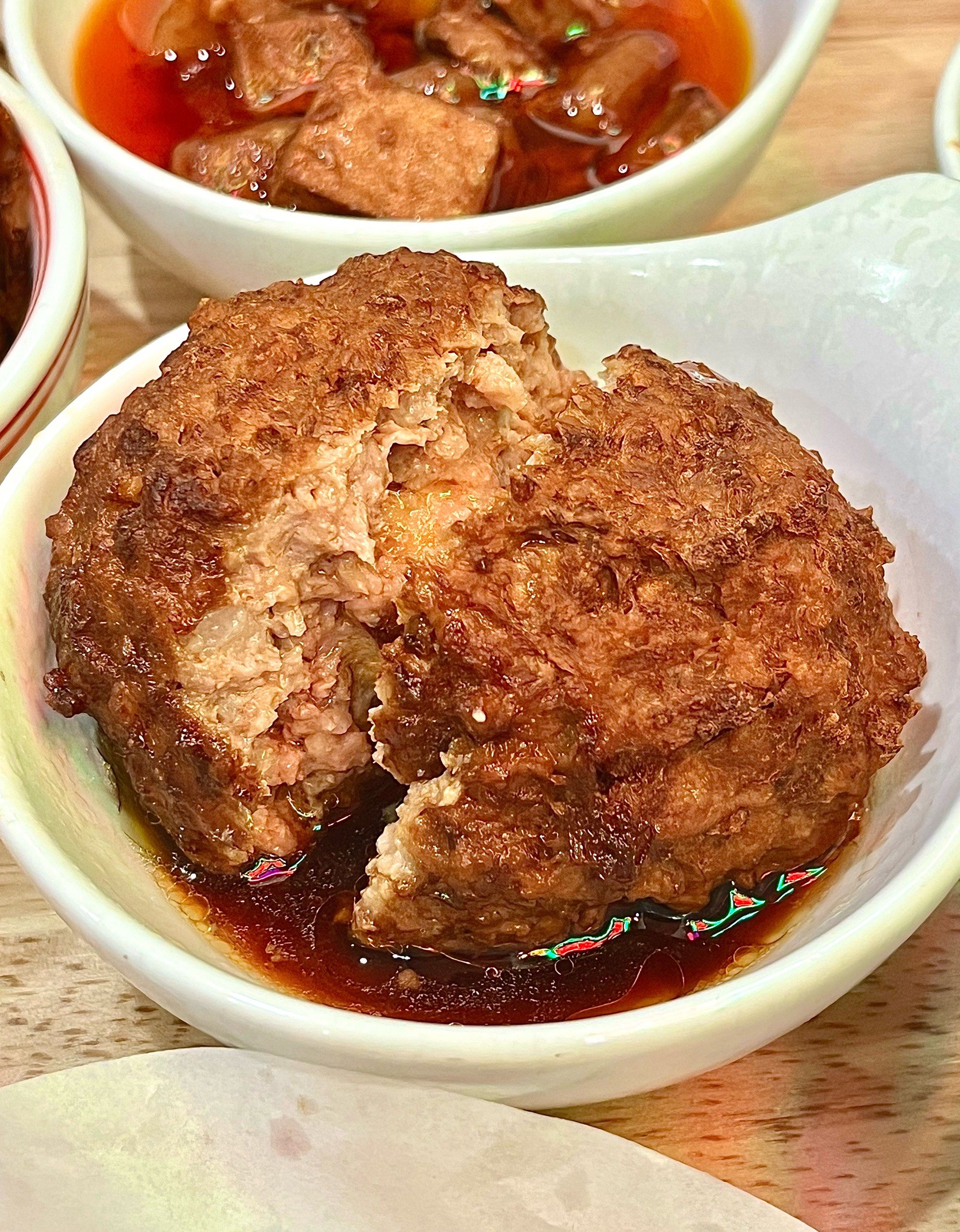 一整颗咸蛋黄狮子头 惊喜到我的本帮面馆!