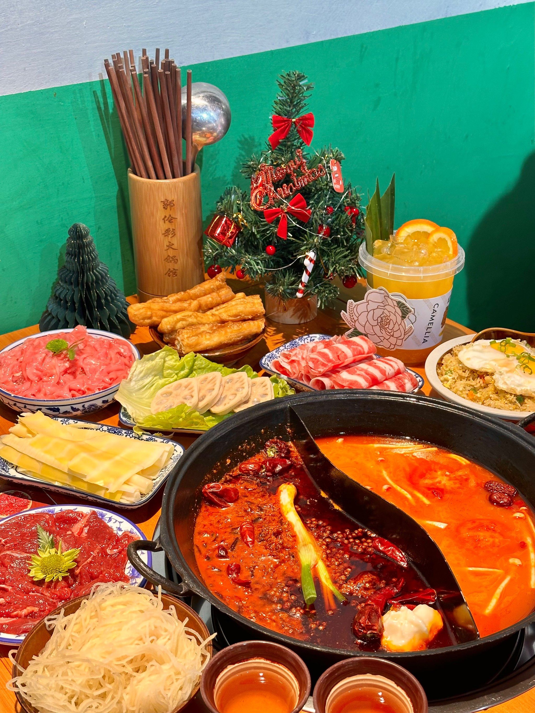 冬天就是要和朋友来上一顿热腾腾的麻辣火锅