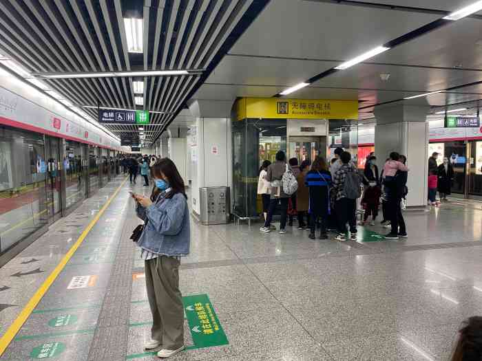 龙翔桥(地铁站)-"几乎每个月都要来转一转,吃喝玩乐全都有,.