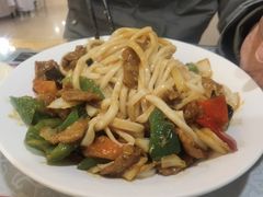 -汗腾格里·风味餐厅(新疆驻京办店)