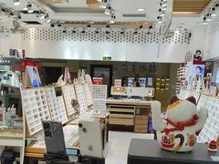 -美式眼镜·授权蔡司.依视路.尼康.豪雅.明月(人民广场店)