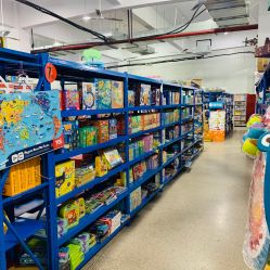 -逝水玩具折扣店