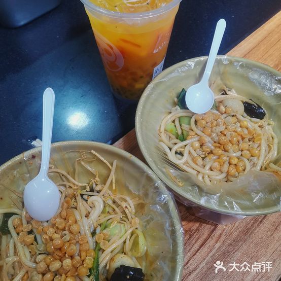 大学里的热拌米线(新玛特实华新世界广场店)