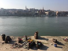 -多瑙河畔鞋履雕塑