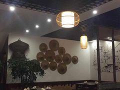 -黄桷树曹家私房菜(江与城店)