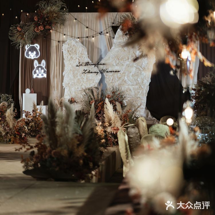 秋日婚礼首选的深咖色 兼具了高级质感和复古气质