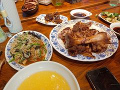 -老天桥酱肉烧饼夹肘子(天桥店)