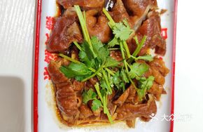 Classic Pork Trotter and Poached Chicken Rice