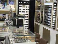 -美式眼镜·授权蔡司.依视路.尼康.豪雅.明月(人民广场店)