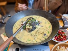 煎香酸菜半边鱼-渔悦潇湘·酸菜煮鱼(岳麓山店)