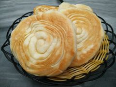 摩登粑粑-蔼若春.传承三十年云南菜(金碧公园店)