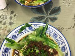-渝之汇牛肉豌杂面