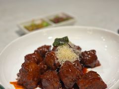 红酒泡沫牛仔粒-荟廷·晶萃(陆家嘴尚悦湾店)