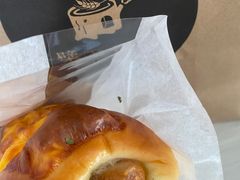 车达干酪脆肠包-檗谷·面包·咖啡·轻食(华贸天地店)
