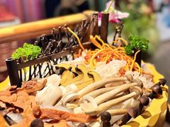 -老牌坊云南鱼豆花火锅(爱建店)