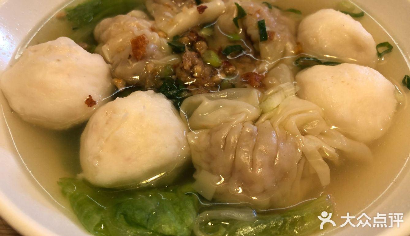 開完會，驚覺午飯時間已過，一行幾人，在客人公司樓下食