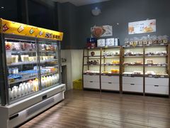 面包甜点陈列柜-一鸣真鲜奶吧(余杭东莲店)