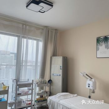夏天快到了，但是手臂上和腿上的毛毛有好多，穿裙子都不