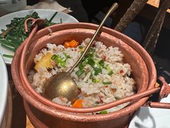 东巴铜锅焗饭-一坐一忘云南菜(北京skp店)