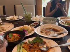 -Chom Cafe and Restaurant