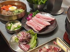 -围炉肉舍•炭烤活鳗•丹东海鲜烤肉(步行街店)